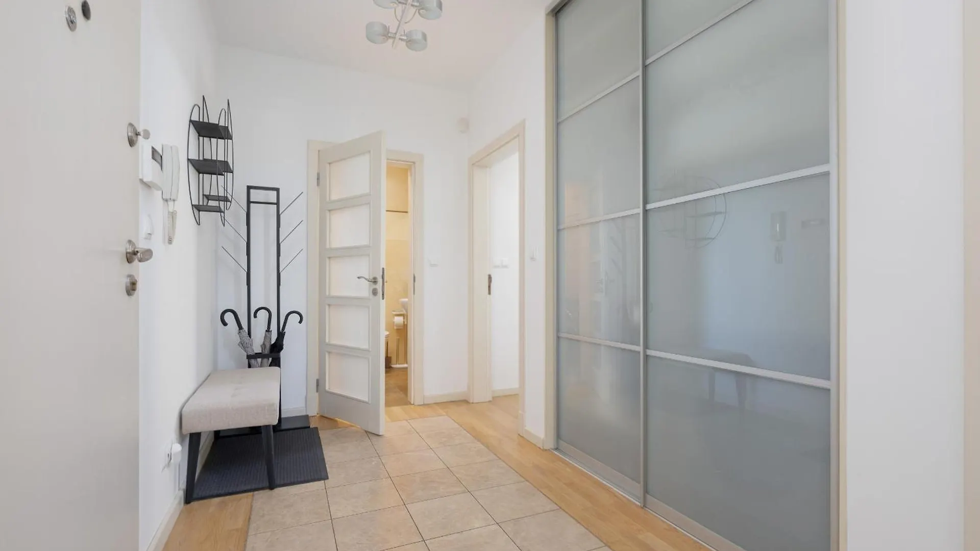 Luxury Four Bedroom Apartment With Parking & Balcony In Mokotow By Renters Prestige وارسو بولندا