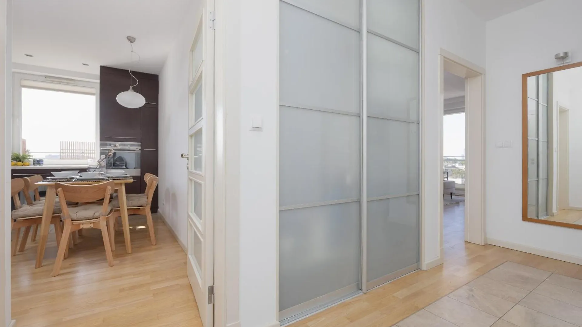 Luxury Four Bedroom Apartment With Parking & Balcony In Mokotow By Renters Prestige وارسو