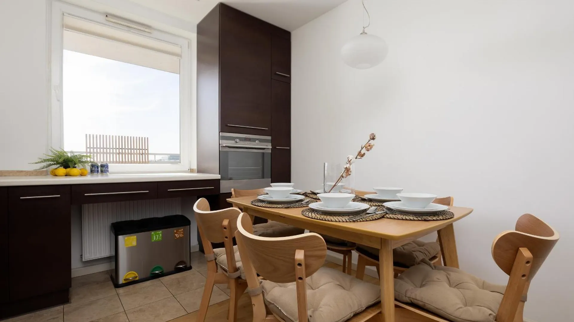 Luxury Four Bedroom Apartment With Parking & Balcony In Mokotow By Renters Prestige وارسو