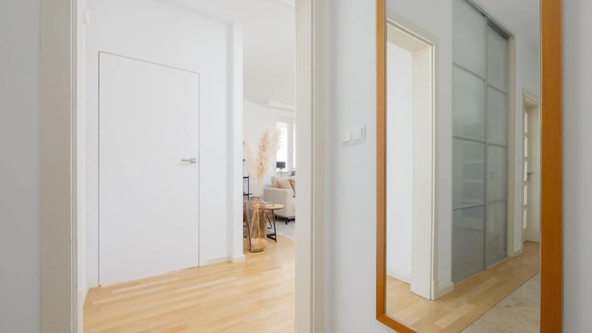 Luxury Four Bedroom Apartment With Parking & Balcony In Mokotow By Renters Prestige وارسو بولندا