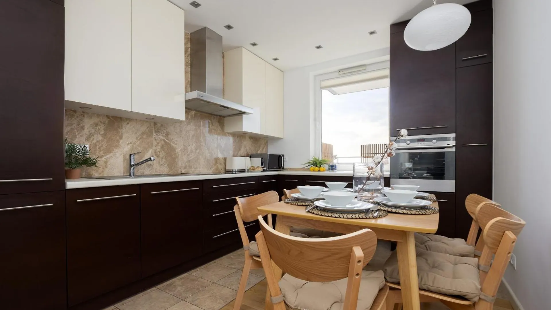 Luxury Four Bedroom Apartment With Parking & Balcony In Mokotow By Renters Prestige وارسو 0*,  بولندا