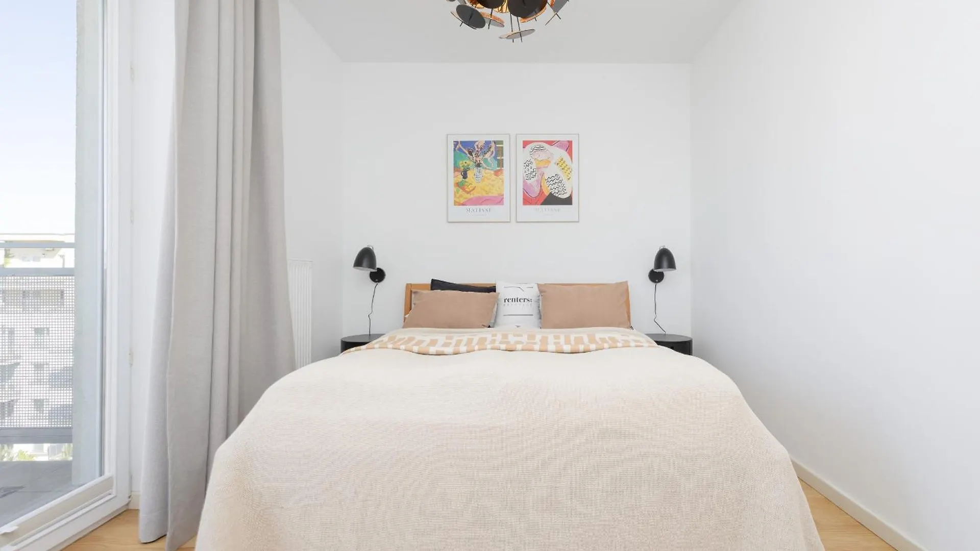Luxury Four Bedroom Apartment With Parking & Balcony In Mokotow By Renters Prestige وارسو
