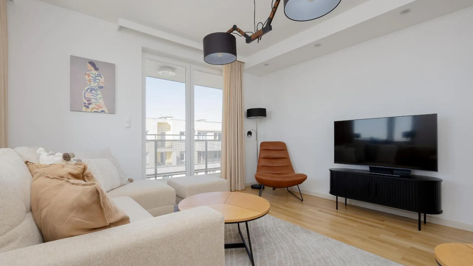 Luxury Four Bedroom Apartment With Parking & Balcony In Mokotow By Renters Prestige وارسو بولندا