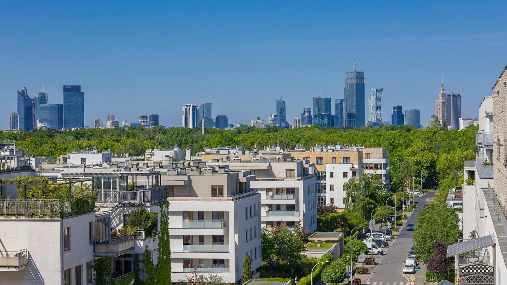 Luxury Four Bedroom Apartment With Parking & Balcony In Mokotow By Renters Prestige وارسو