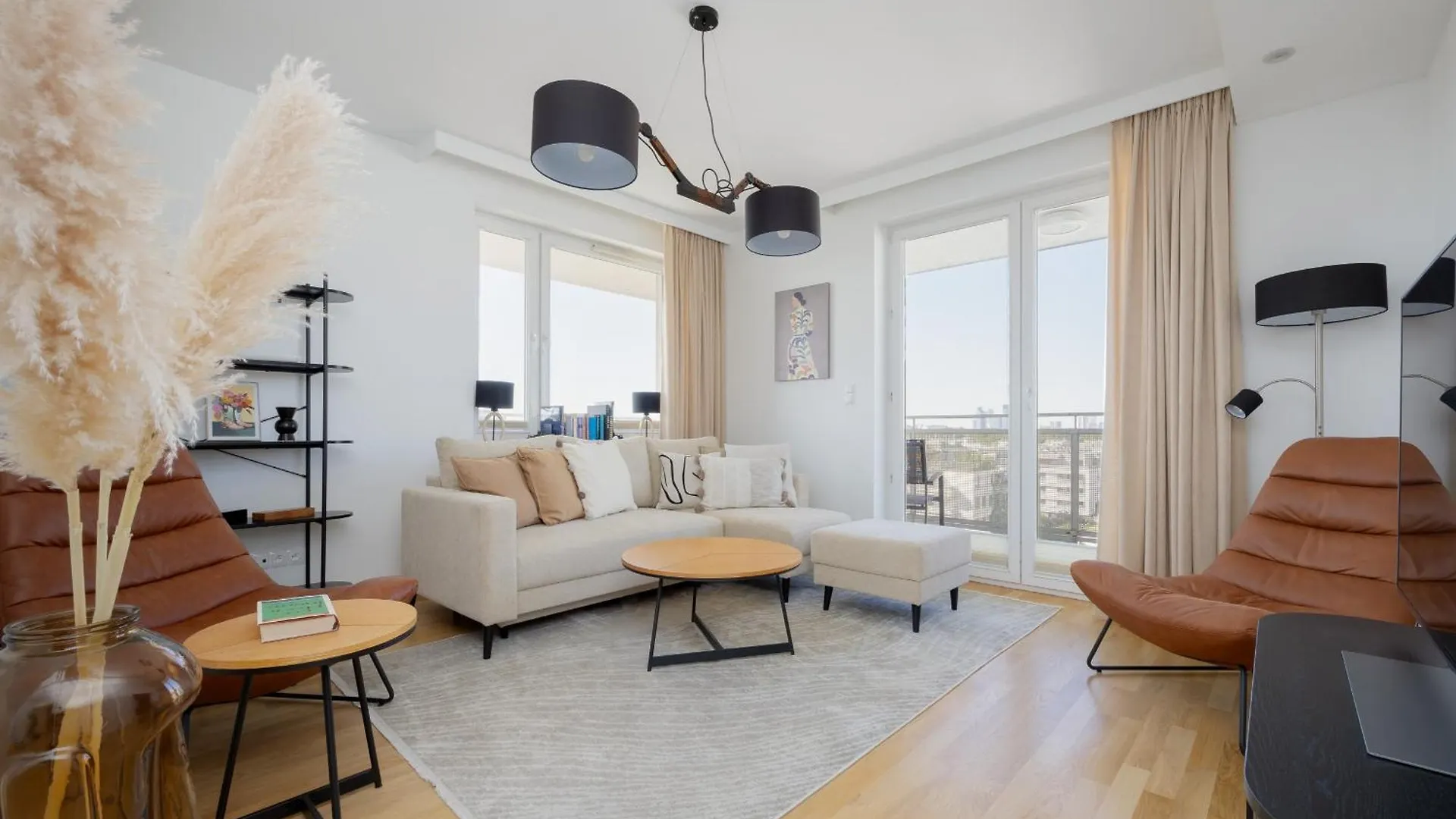 Luxury Four Bedroom Apartment With Parking & Balcony In Mokotow By Renters Prestige وارسو