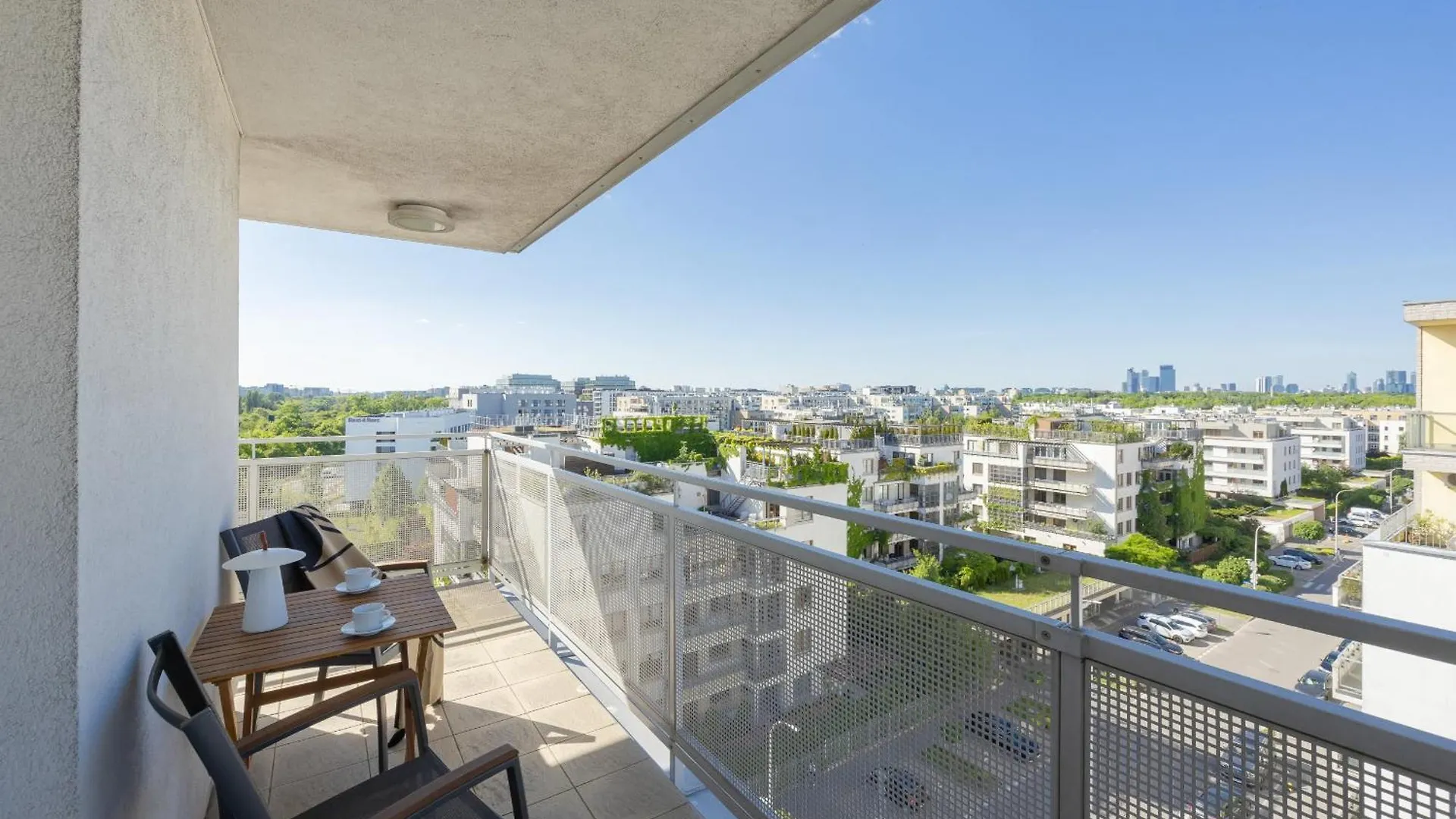 Luxury Four Bedroom Apartment With Parking & Balcony In Mokotow By Renters Prestige وارسو