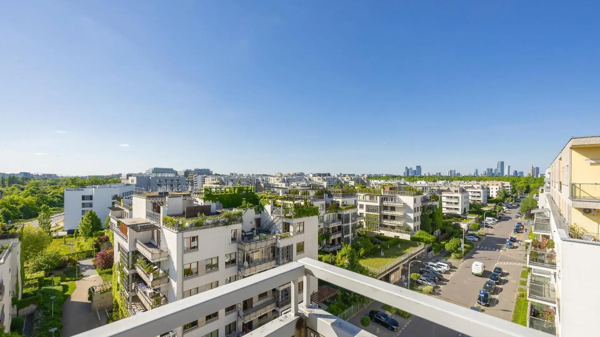 Luxury Four Bedroom Apartment With Parking & Balcony In Mokotow By Renters Prestige Varsó