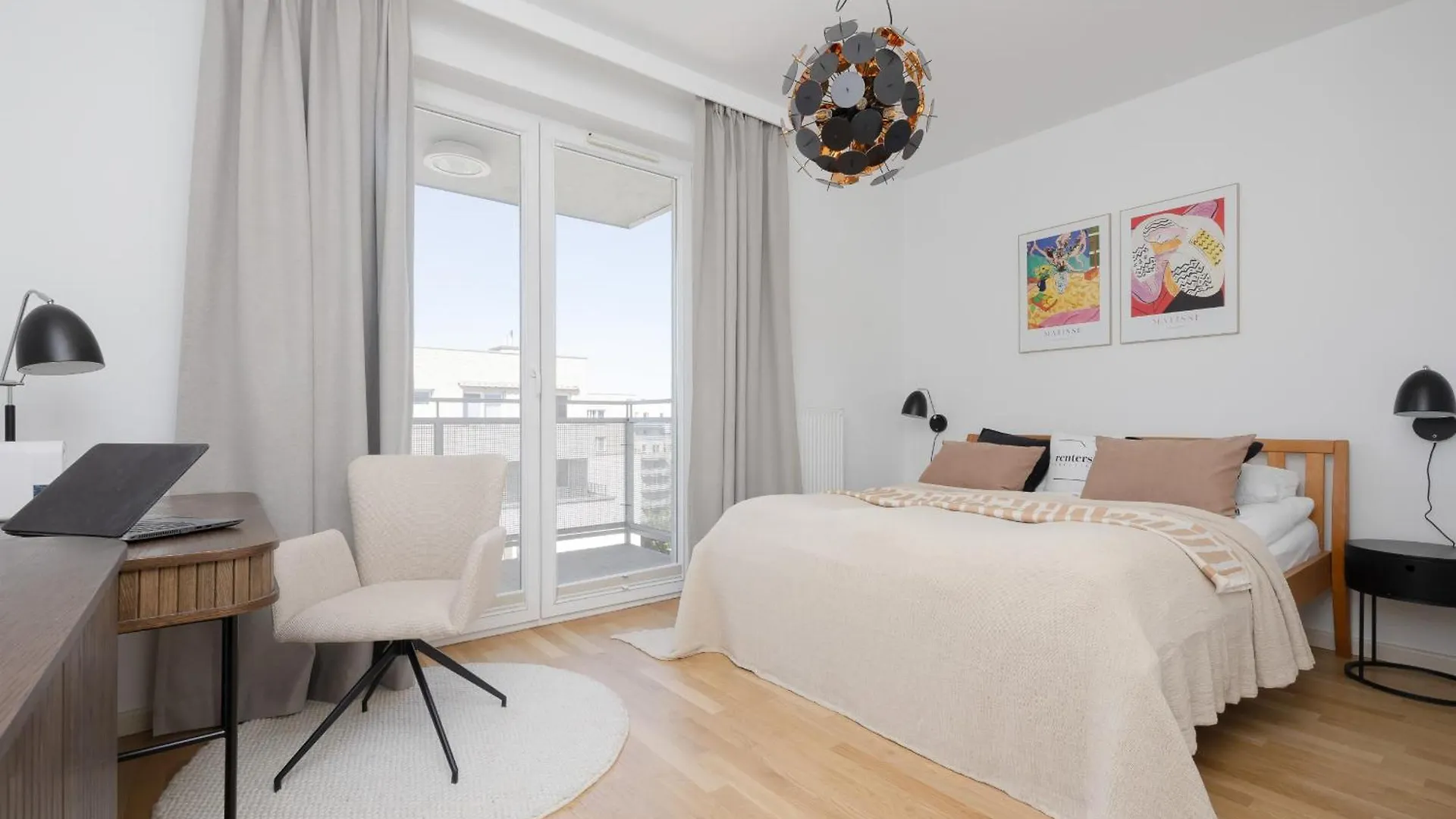Luxury Four Bedroom Apartment With Parking & Balcony In Mokotow By Renters Prestige Varsó Lengyelország